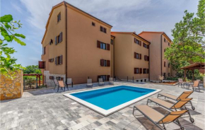 Awesome apartment in Liznjan with Outdoor swimming pool, WiFi and 2 Bedrooms